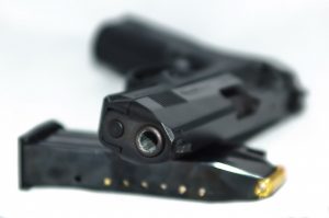 15-årig fængslet: Truede med at komme efter lærer med pistol