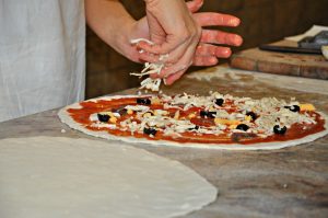 Unge gik amok på pizzaria