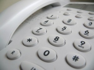 Falsk bankmand snød 81-årig