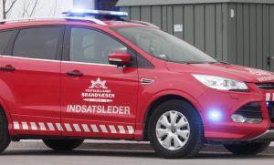 Bilist påkørte indsatsleder og stak af